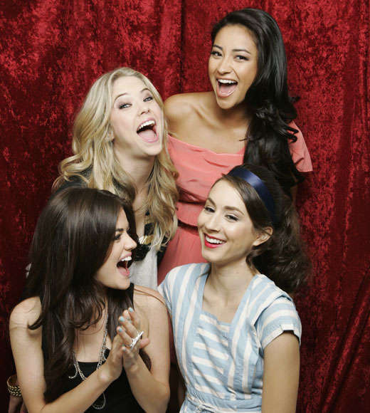 Pretty_Little_Liars_Cast_by_GuardianKATS[1]